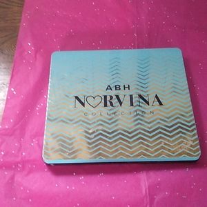 Norvina eye shadow palette